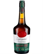 Flaske Christian Drouin calvados med gylden farve og elegant etiket